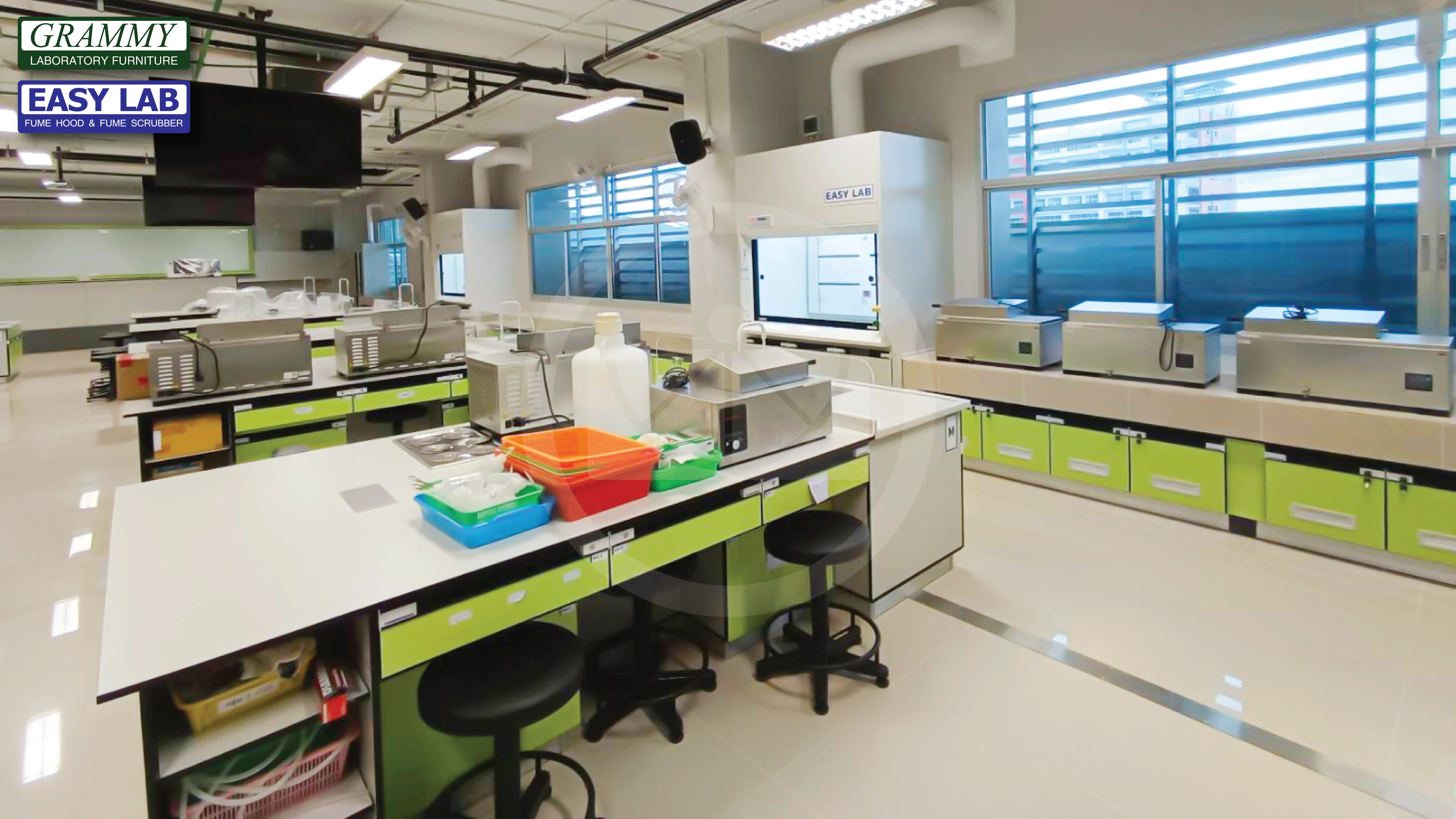 ติดตั้งโต๊ะปฏิบัติการ GRAMMY & ตู้ดูดควัน EASY LAB